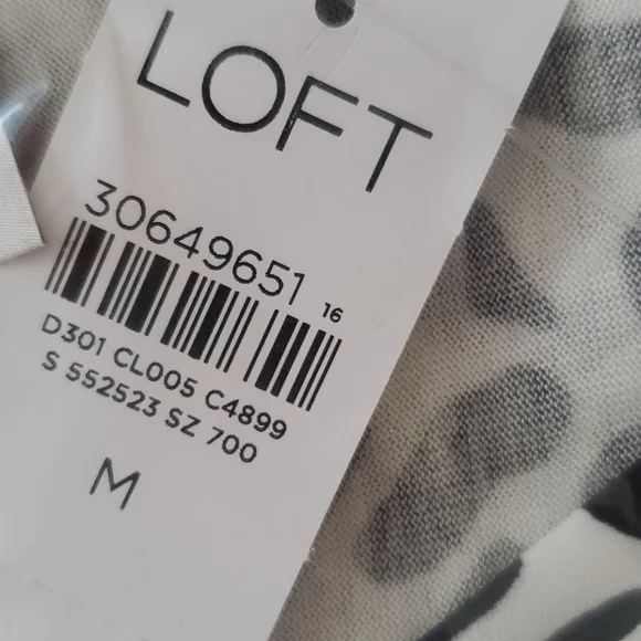 NEW Loft Animal Print Mixed Media V-neck Top - Picture 13 of 13